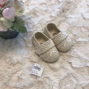 Baby girl Teeny Toes cream Crochet shoes 1 2 New